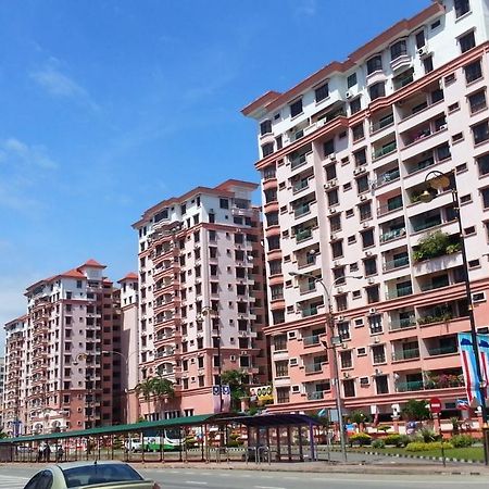Kk Waterfront Suites At Marina Court コタキナバル エクステリア 写真