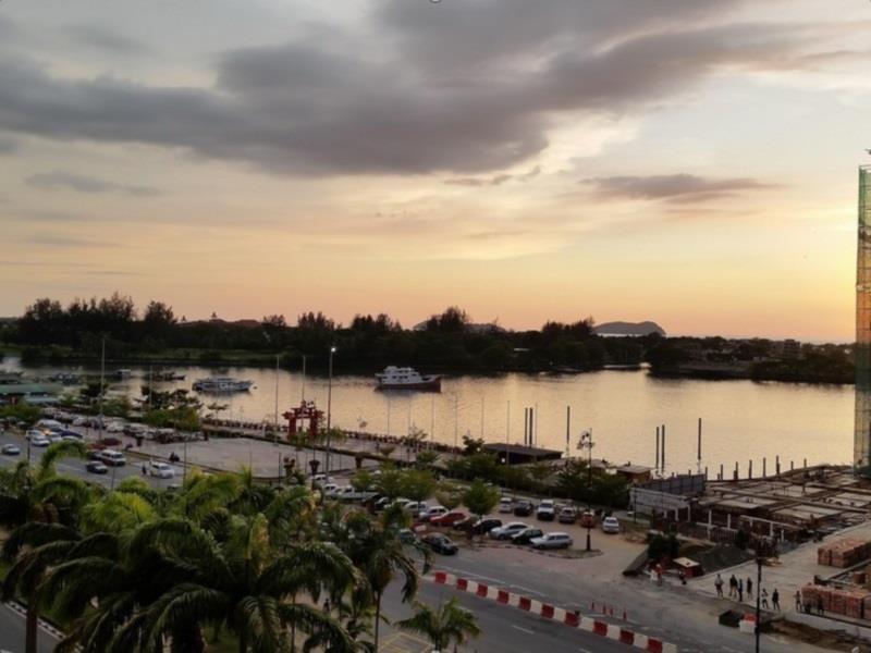 Kk Waterfront Suites At Marina Court コタキナバル エクステリア 写真